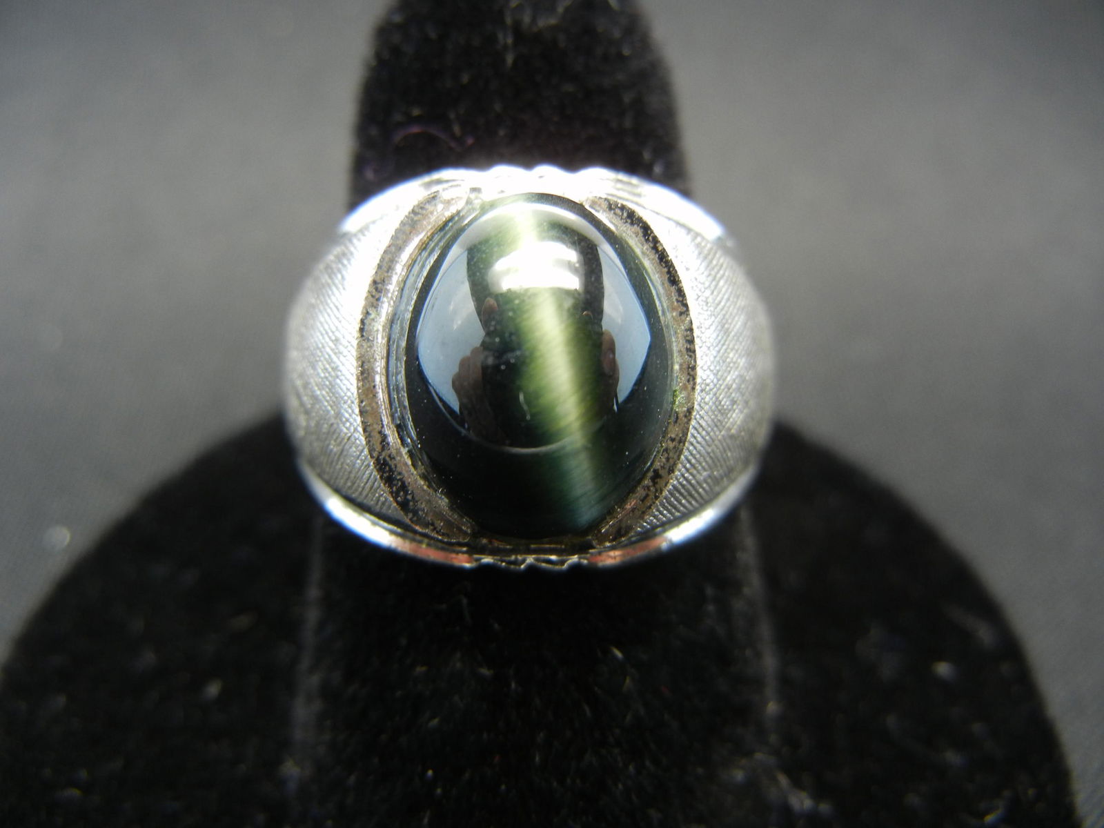 Man’s Sterling Ring.  Cats Eye stone.  Size 7. (1 of 4)