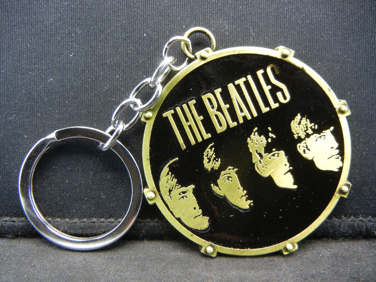 THE BEATLES, METAL KEYCHAIN, NEW: THE BEATLES, METAL KEYCHAIN, NEW