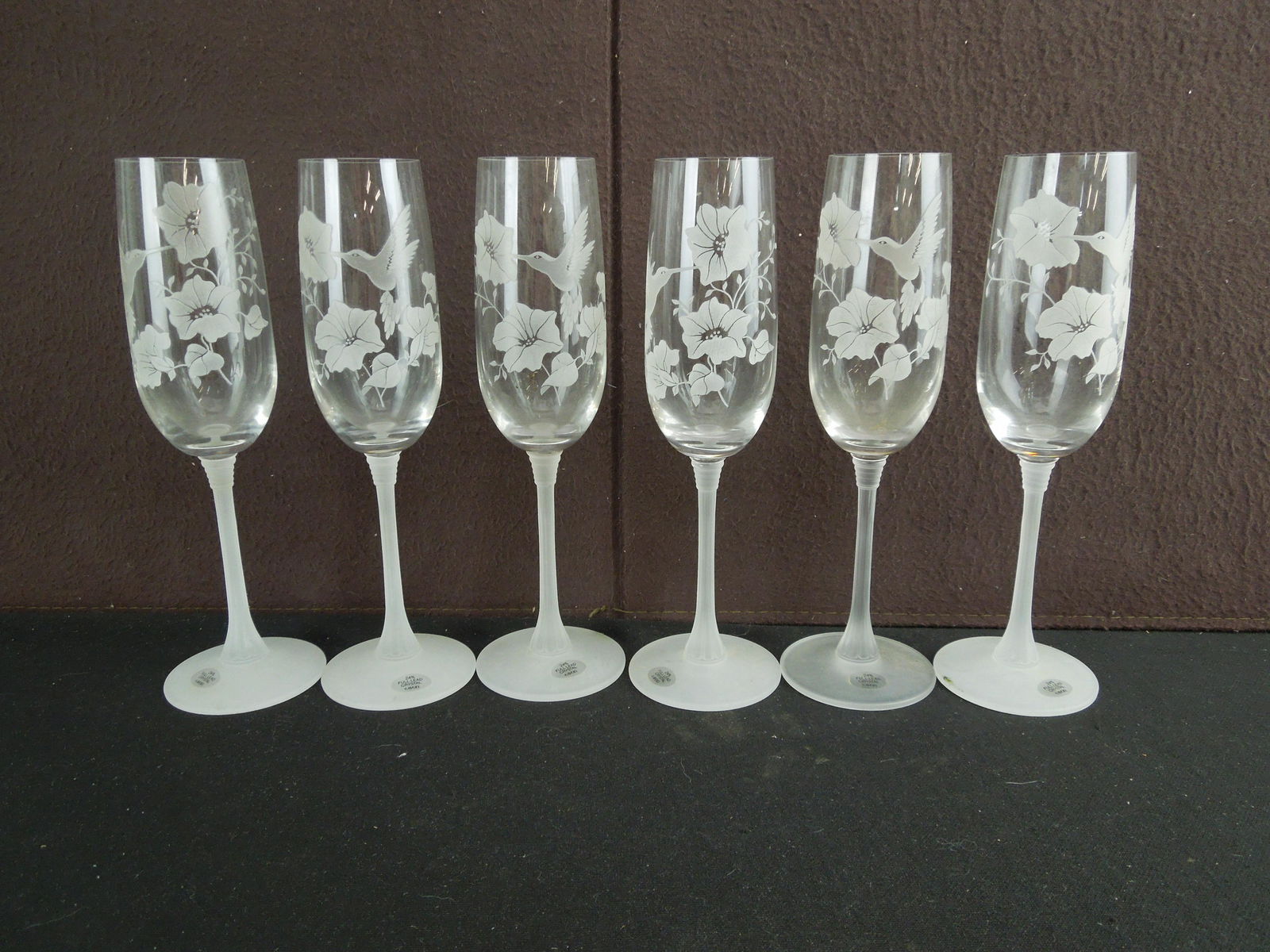 Avon Humming Bird Pattern Glassware 6 Champagne Flutes (1 of 5)