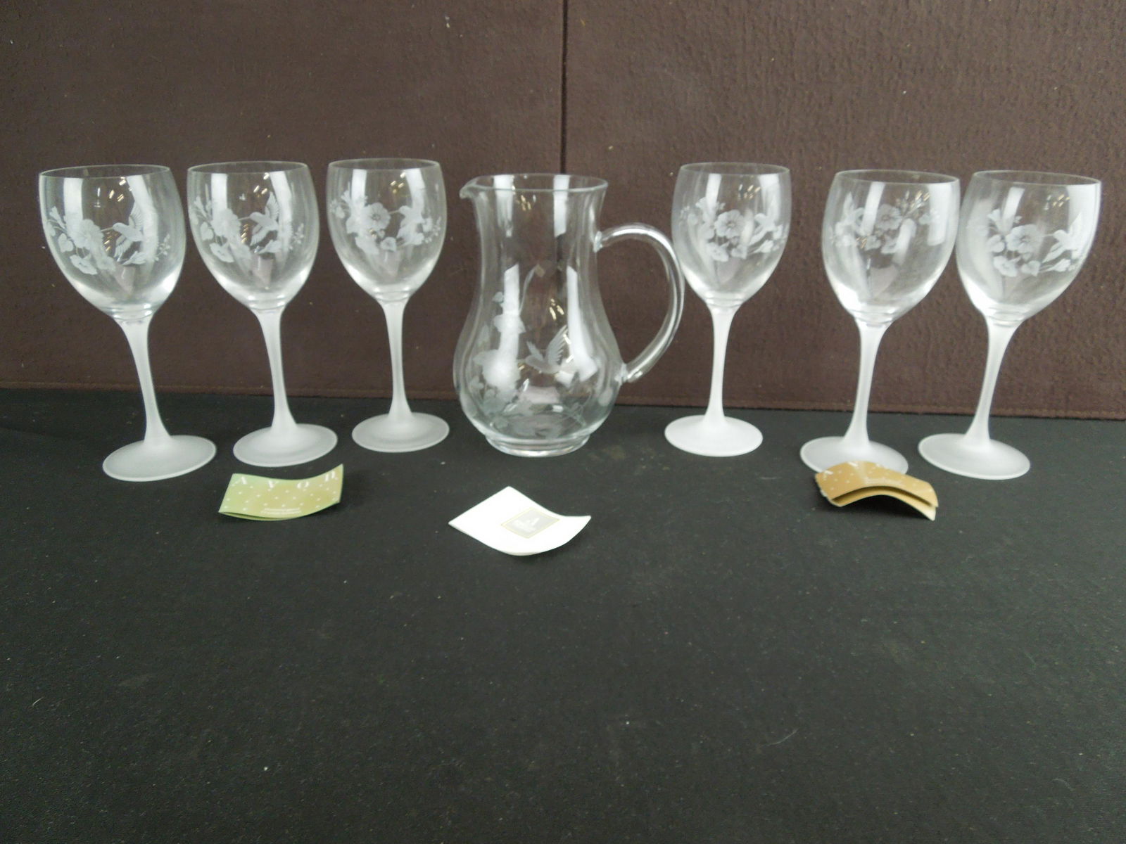 Avon Humming Bird Pattern Glassware 6 Goblets/ 1: Avon Humming Bird Pattern Glassware 6 Goblets/ 1 Pitcher