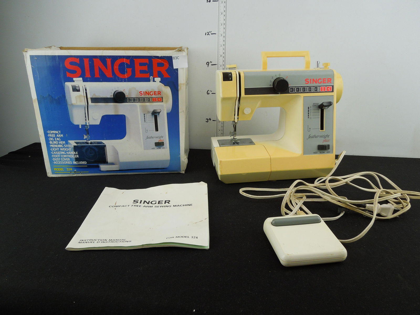 Singer Featherweight Plus Sewing Machine (1 of 5)