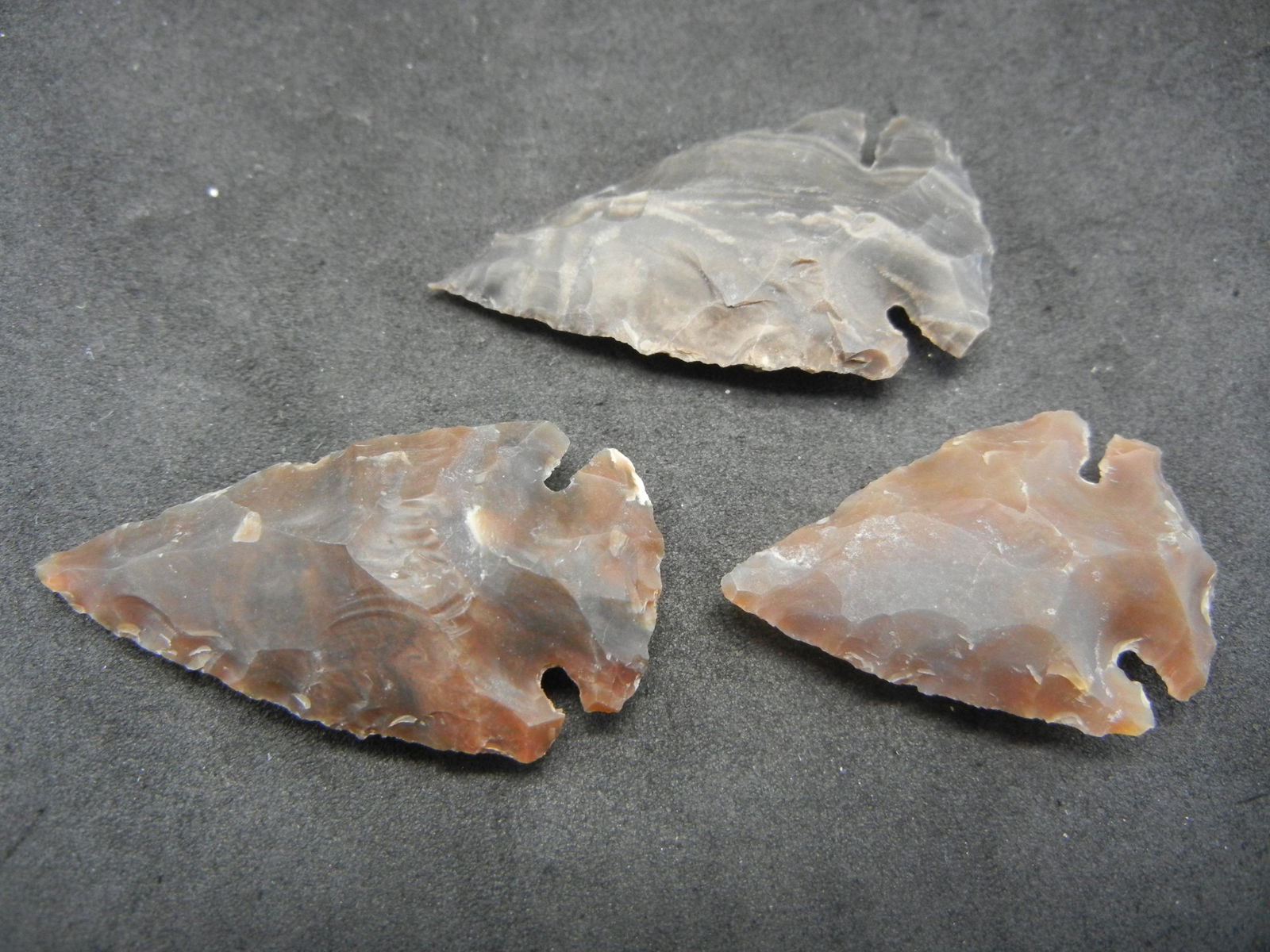(3) VINTAGE ARROW-HEADS, AGE UKNOWN (1 of 4)