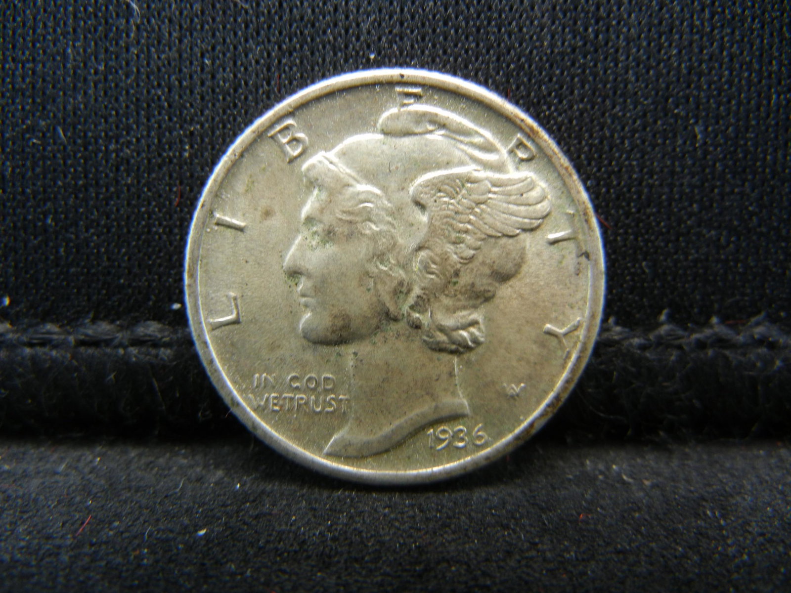 1936 Mercury Head Dime Almost Uncirculated Condition. (1 of 2)