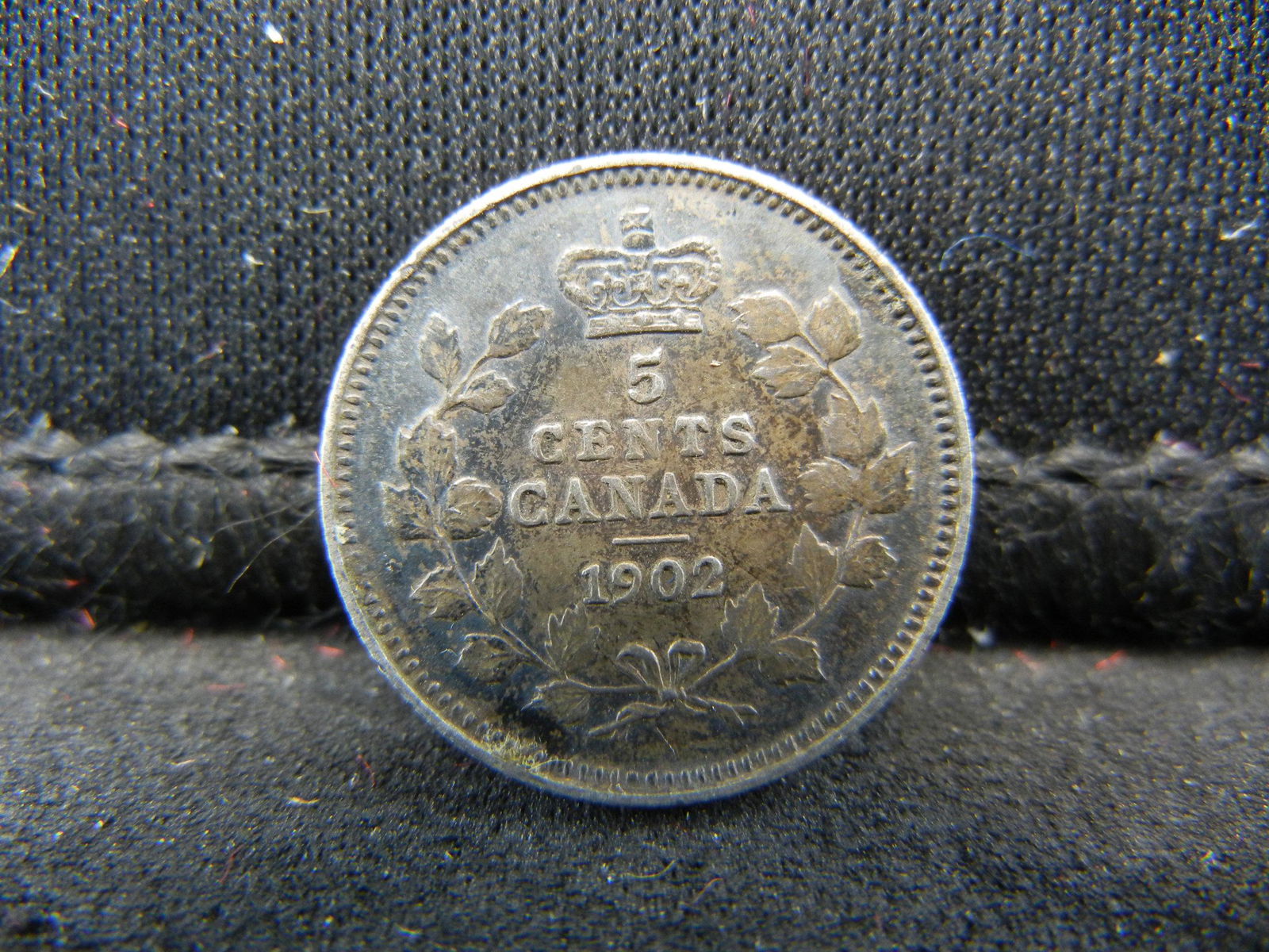 1902 Canada Five Cents Sterling Silver Coin. (1 of 2)