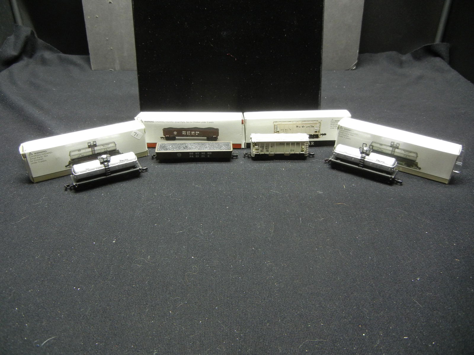 4 toy train cars. (1 of 9)