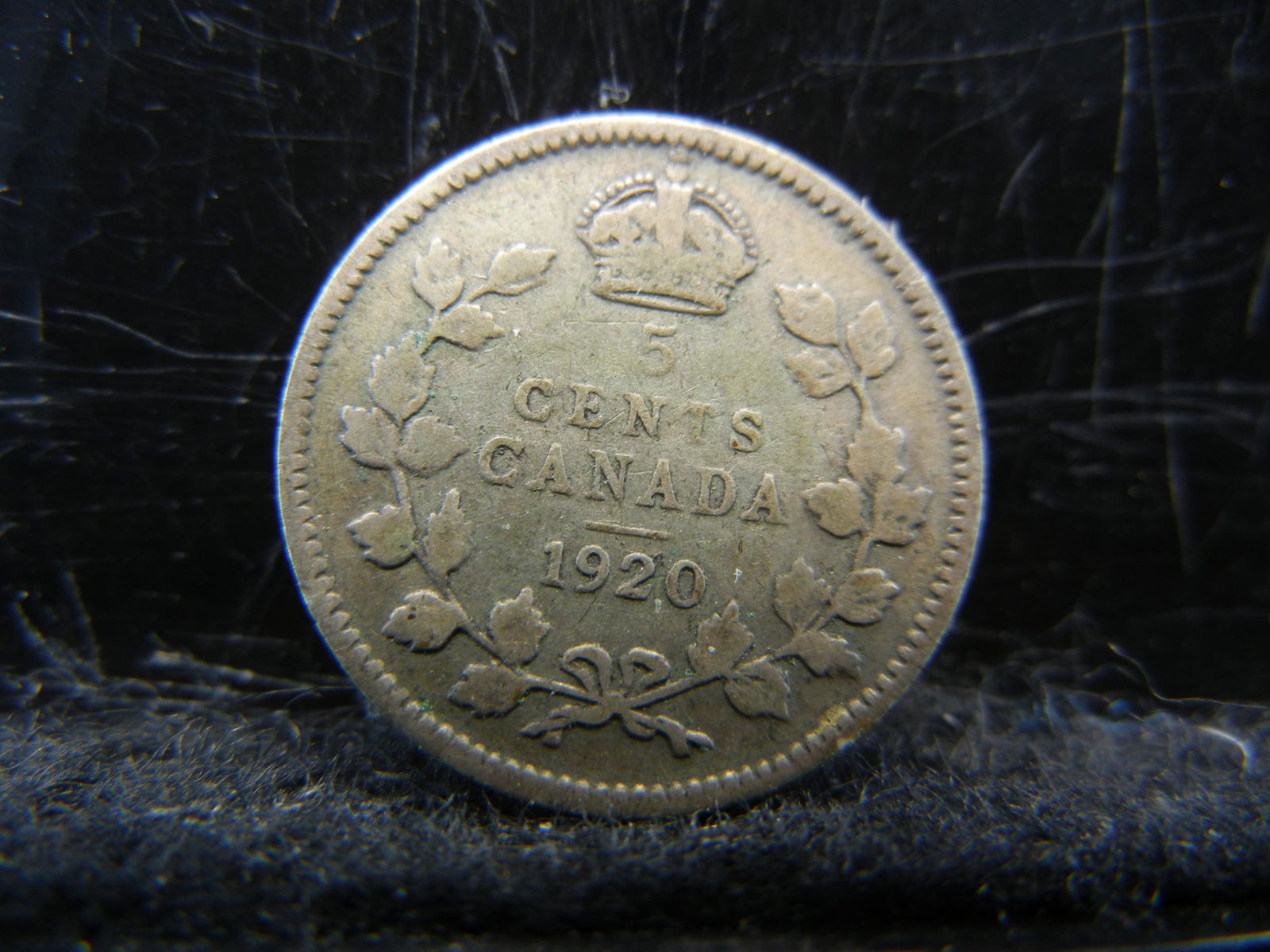1920 Canada Five Cents 92.5% Sterling Silver Coin. (1 of 2)