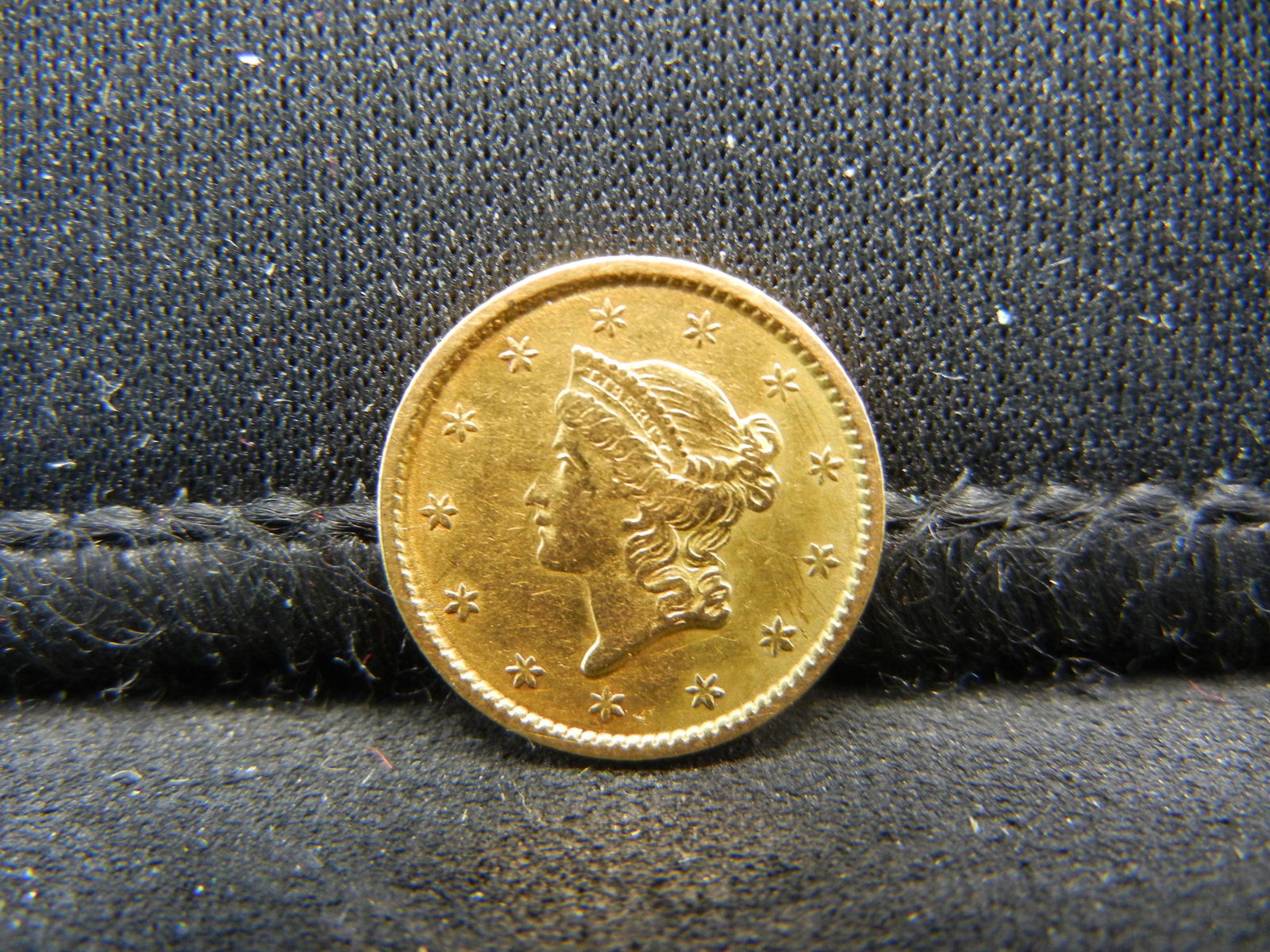 1852 Gold Dollar. Genuine (1 of 2)