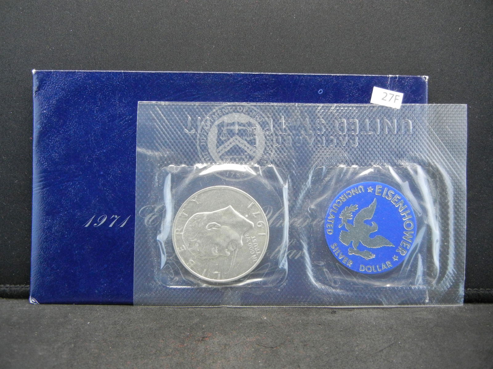 1971 EISENHOWERUNCIRCULATED 40% SILVER DOLLAR IN BLUE (1 of 3)