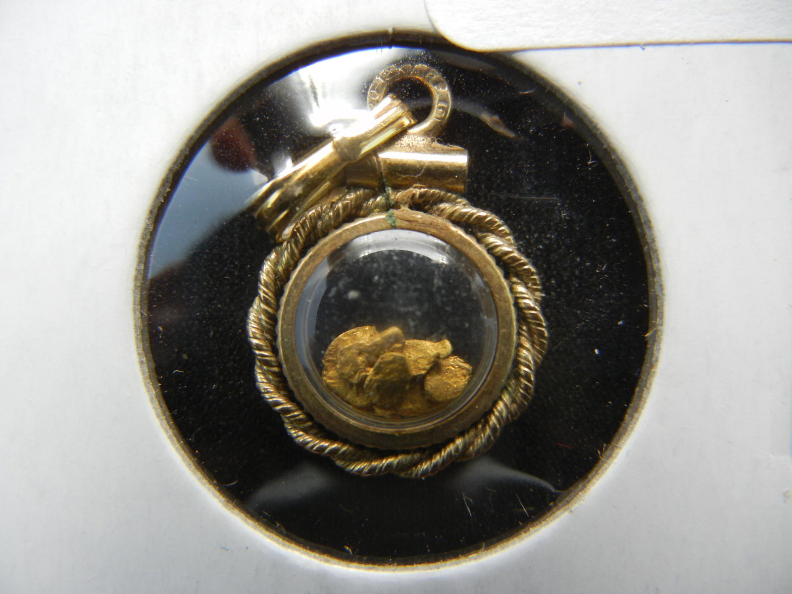 12K Gold nugget pendant.: 12K Gold nugget pendant.