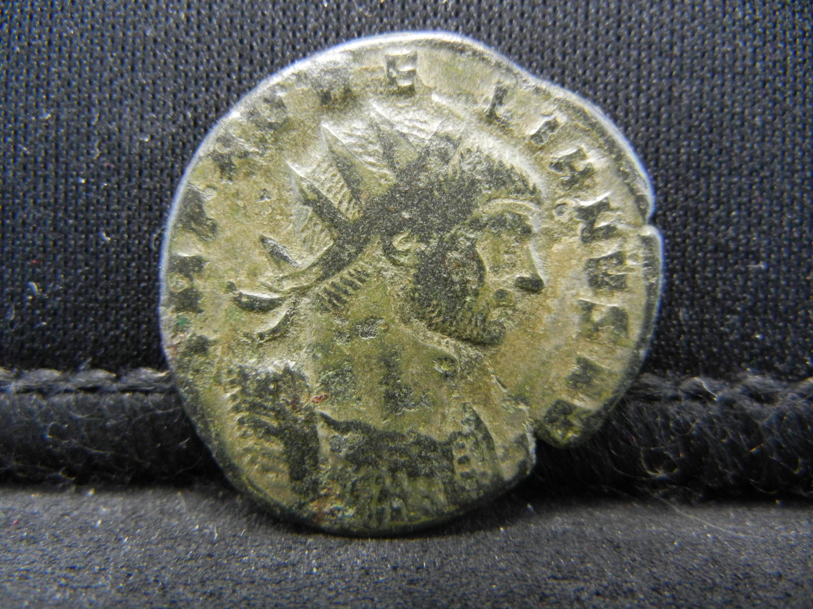 175-330 AD ANCIENT ROMAN COIN: 175-330 AD ANCIENT ROMAN COIN