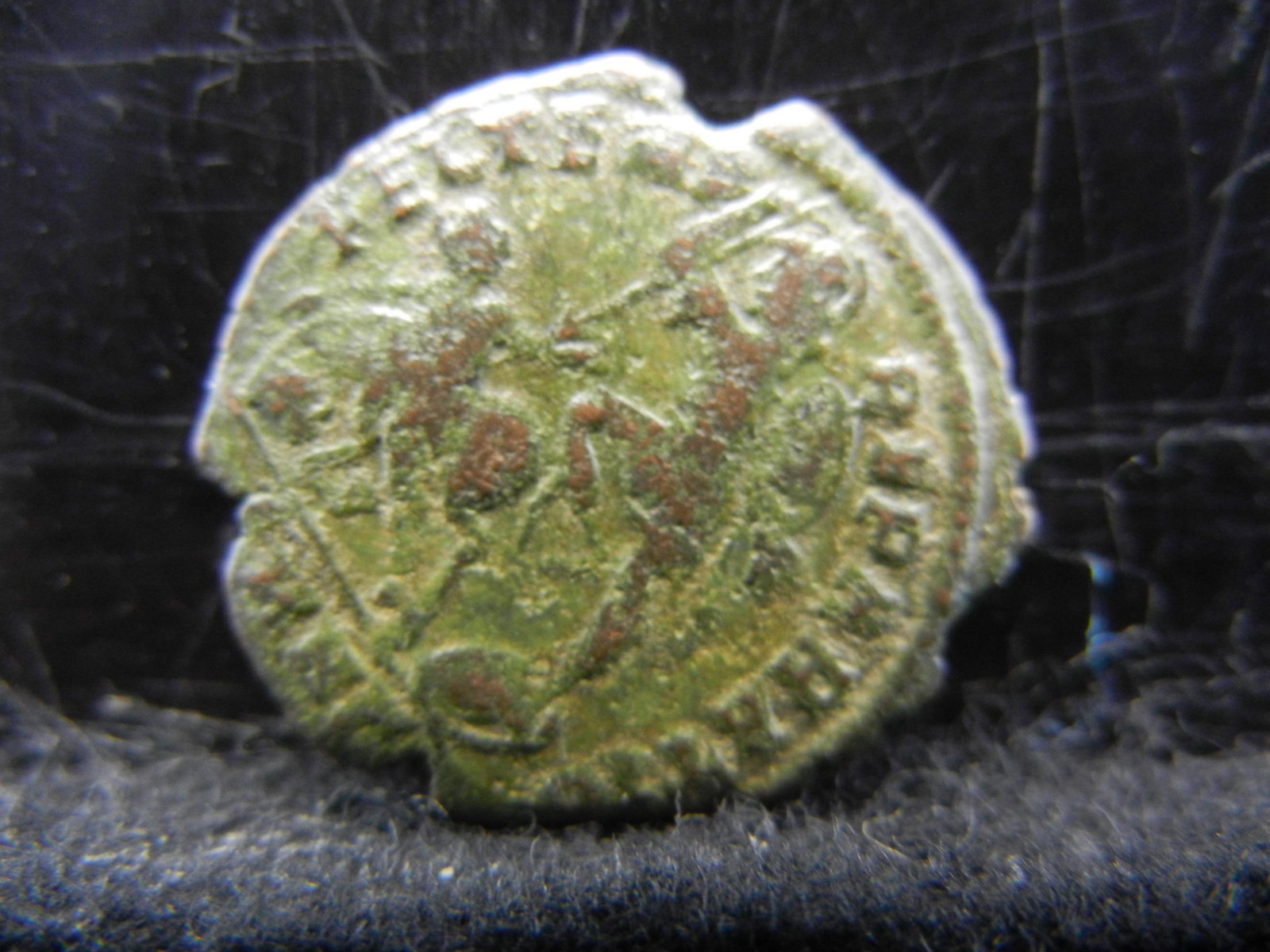 175-330 AD ANCIENT ROMAN COIN: 175-330 AD ANCIENT ROMAN COIN