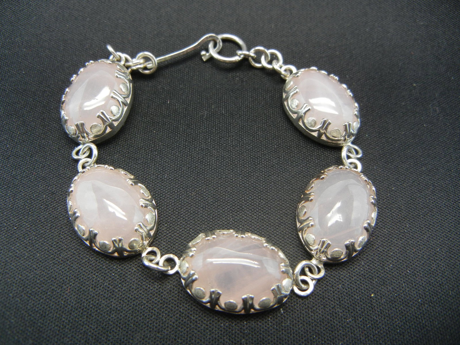 Sterling Silver Bracelet. 7 1/2" Long.: Sterling Silver Bracelet. 7 1/2" Long.