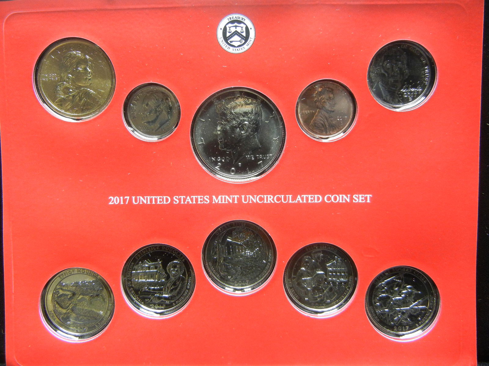 2017 US mint set In original US mint package. 10P and (1 of 7)
