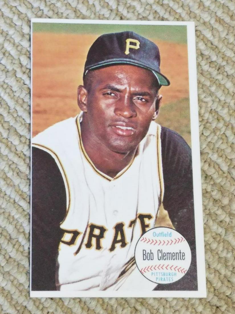 1964 Topps Giants #11 Roberto Clemente (1 of 2)