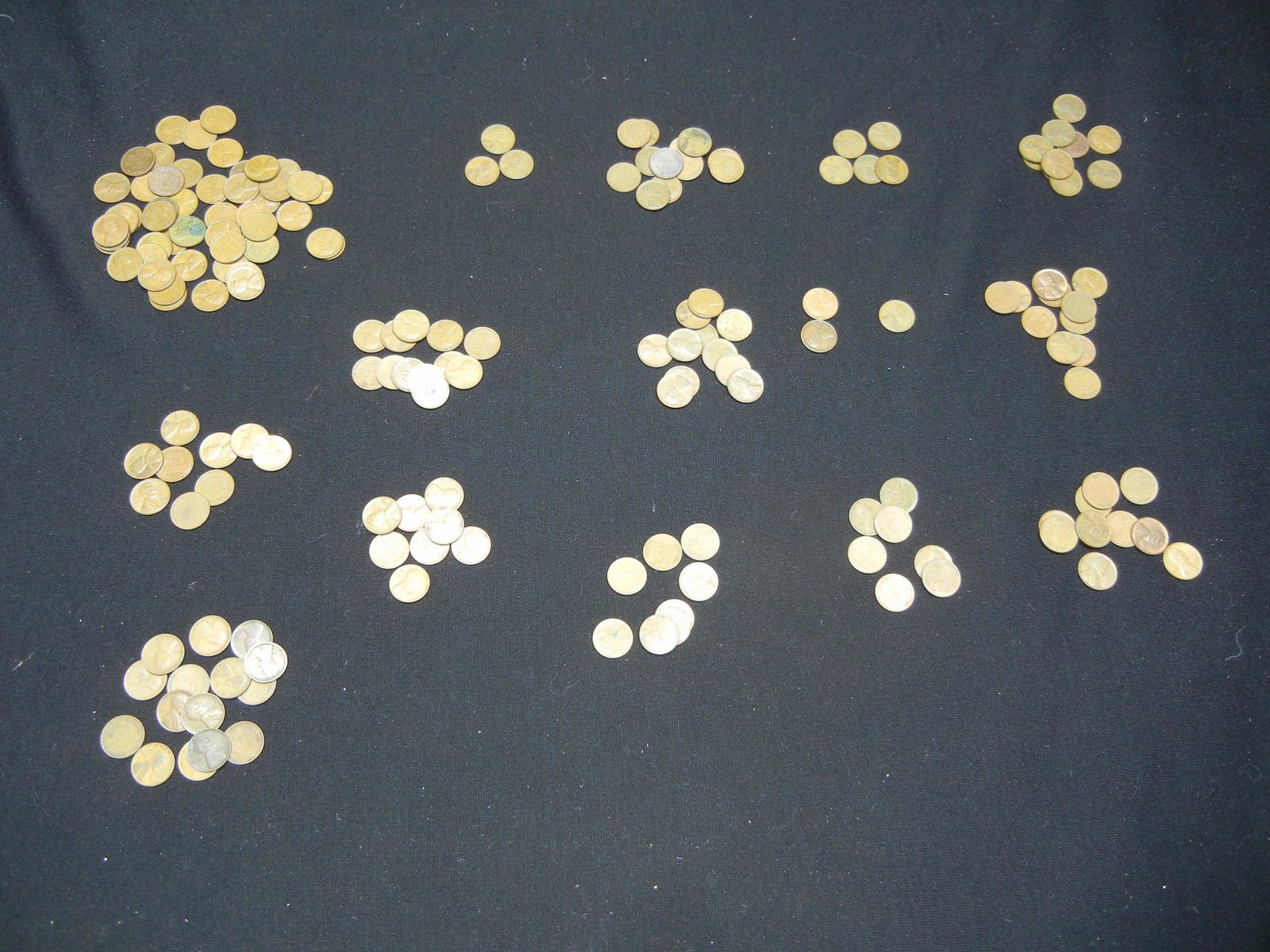 Lot of Lincoln Wheat Cents, Mixed Dates (1 of 13)