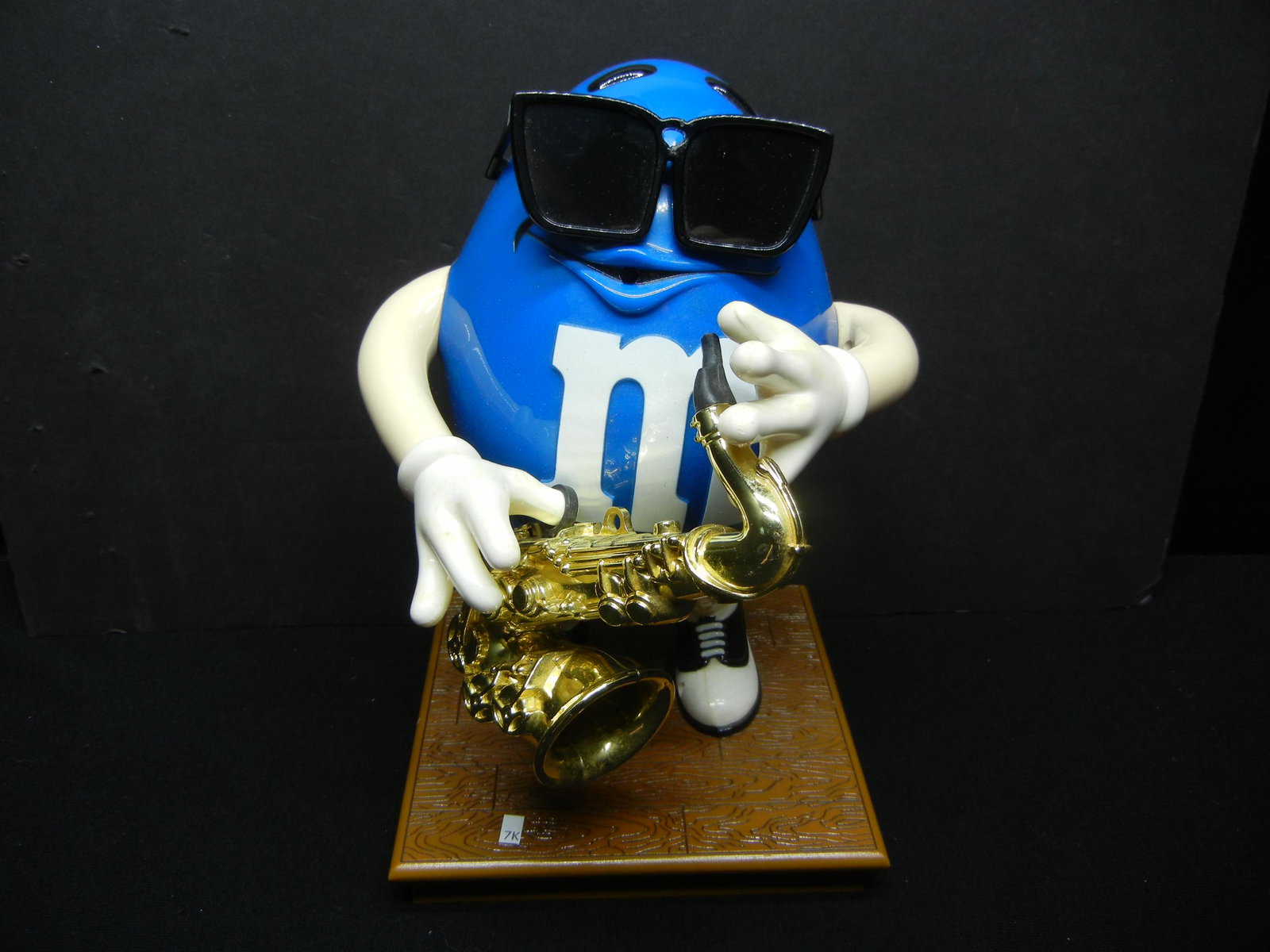 M&M Saxophone Player: M&M Saxophone Player