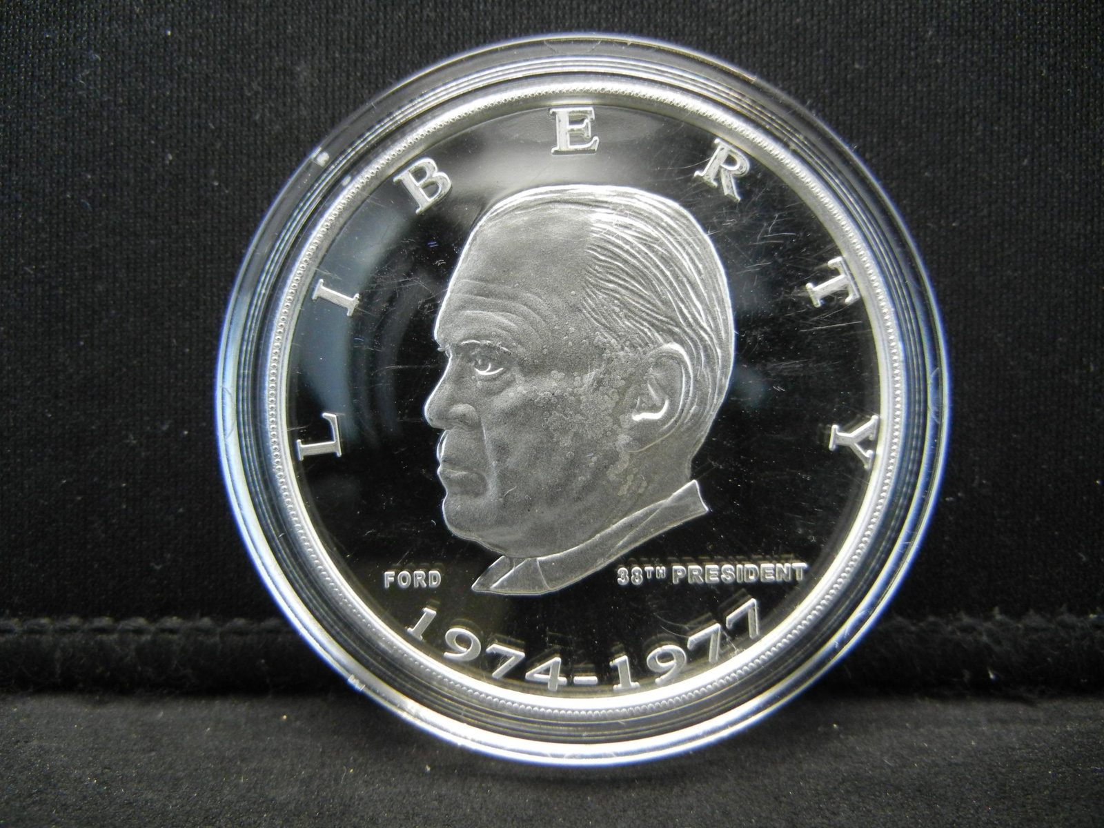 1 Troy Ounce .999 Silver Round Depicting the 38th (1 of 2)