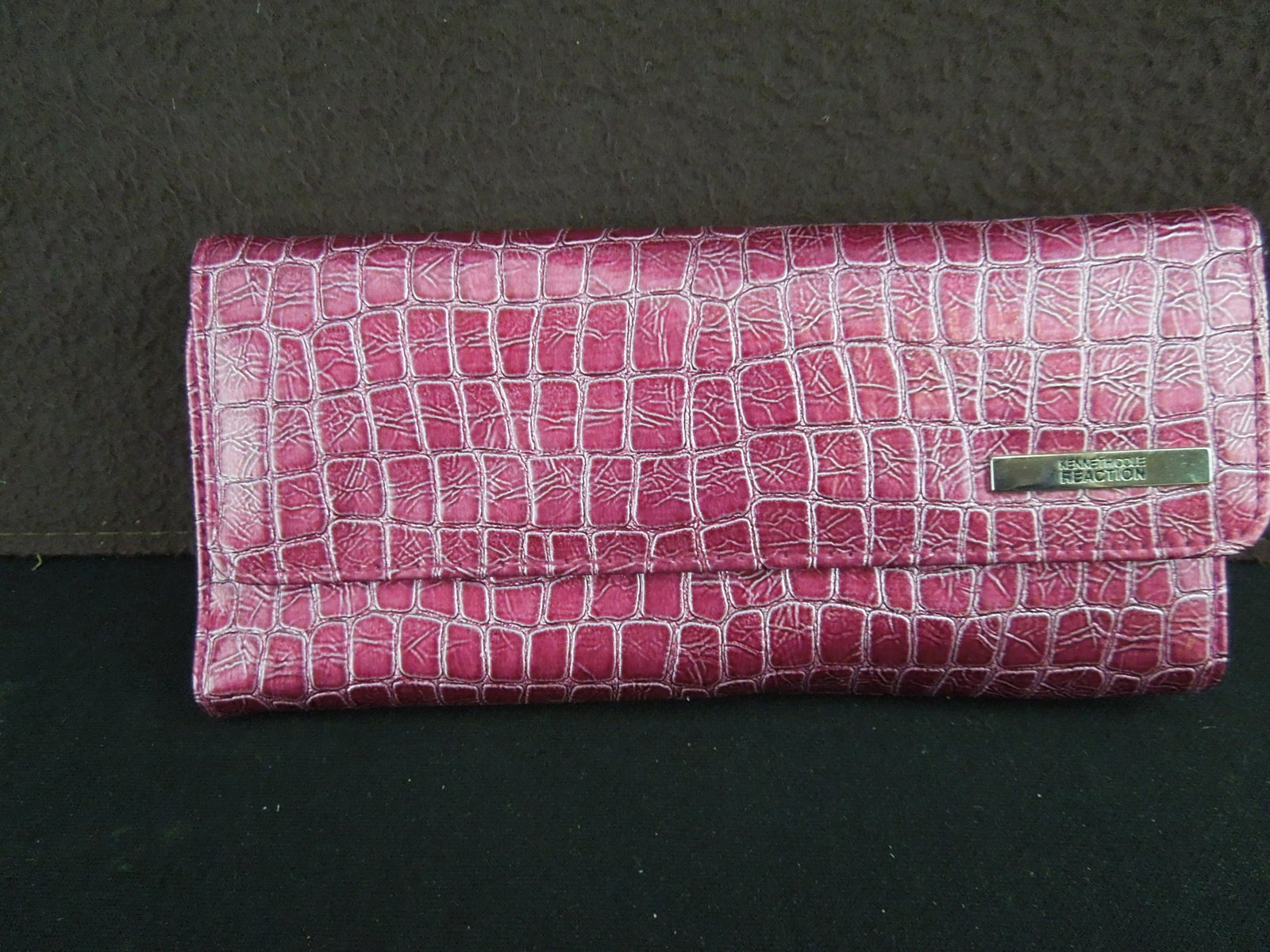 Kenneth Cole REACTION pink Wallet: Kenneth Cole REACTION pink Wallet