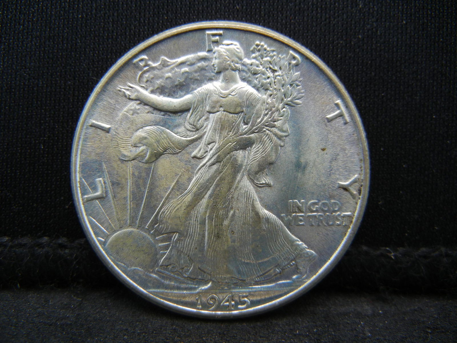 1945 Walking Liberty half Dollar Brilliant Uncirculated (1 of 2)
