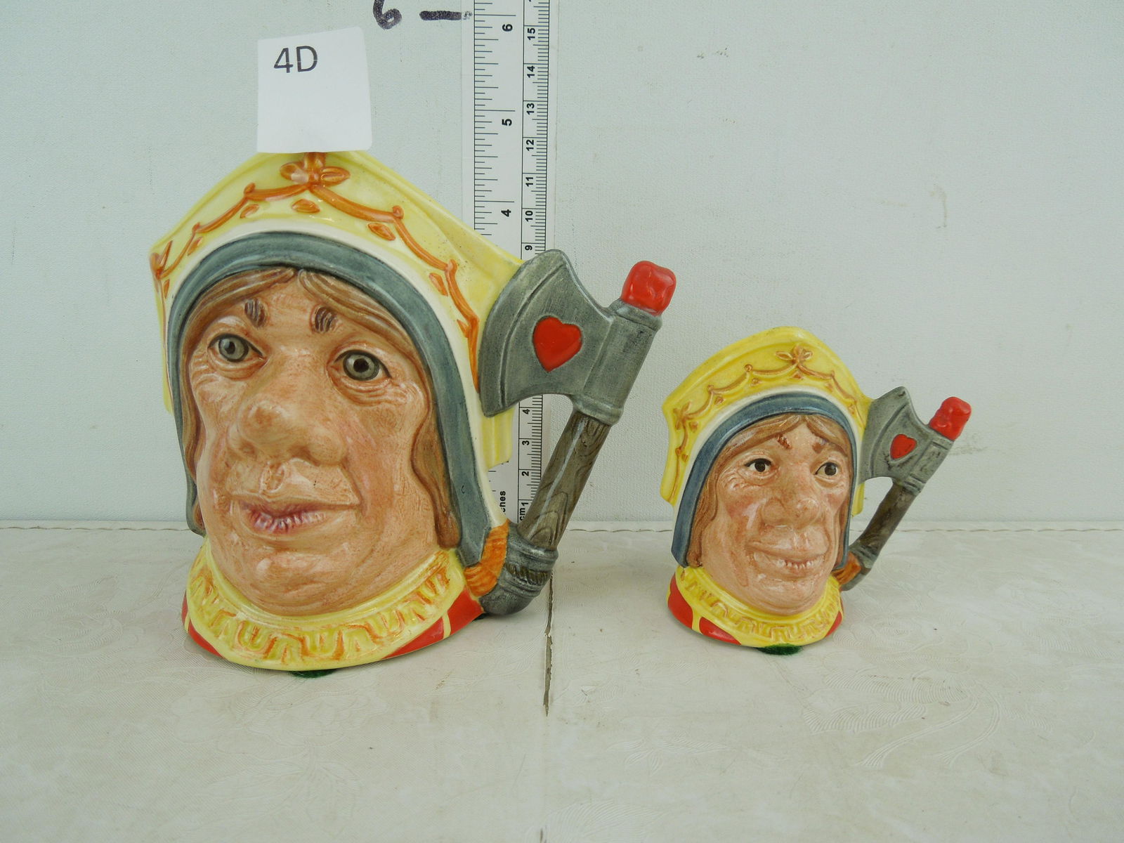 Royal Doulton The Red Queen Toby Mug 4.5 inch and 3 (1 of 4)