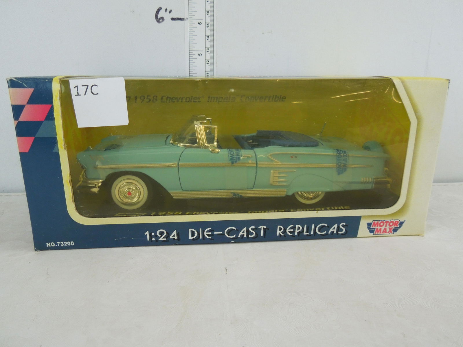 Motor Max 1:24 Scale 1958 Chevorlet Impala Convertible (1 of 3)