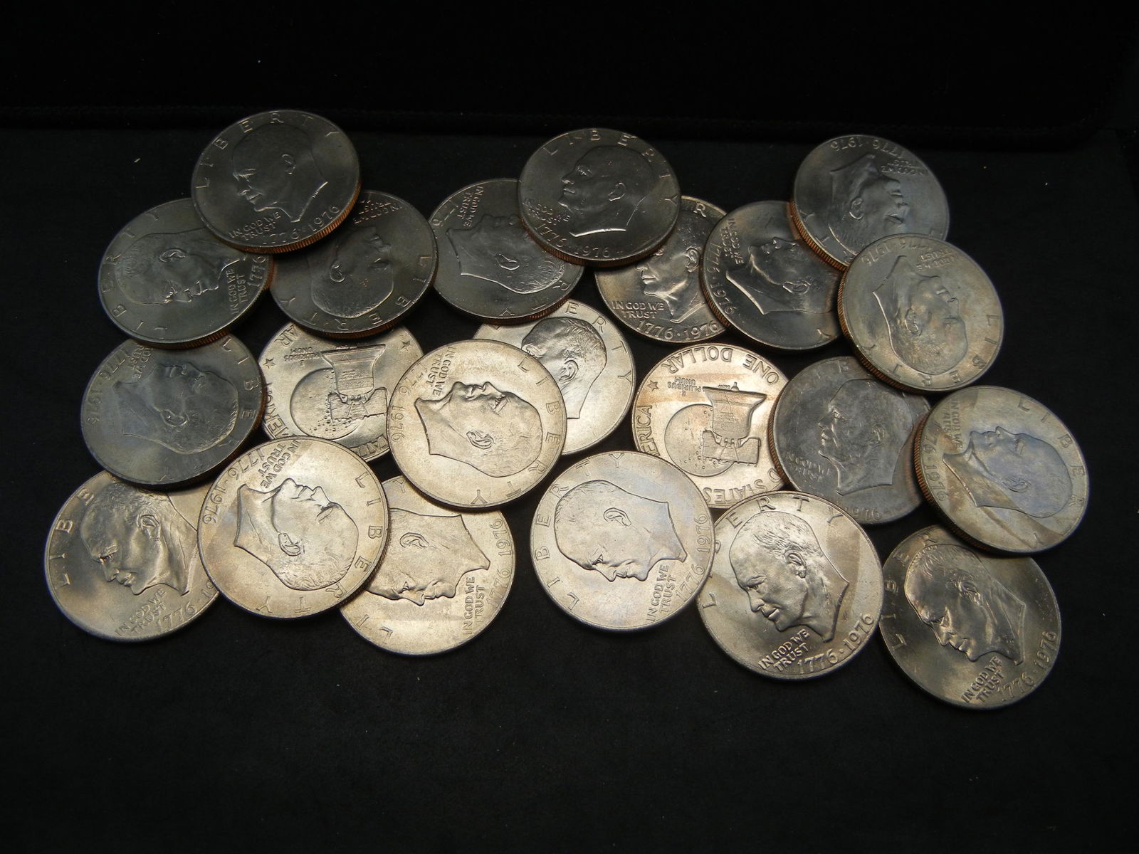 22 type 2 1976 Moon Ike Dollars. MS63 flashy (1 of 4)