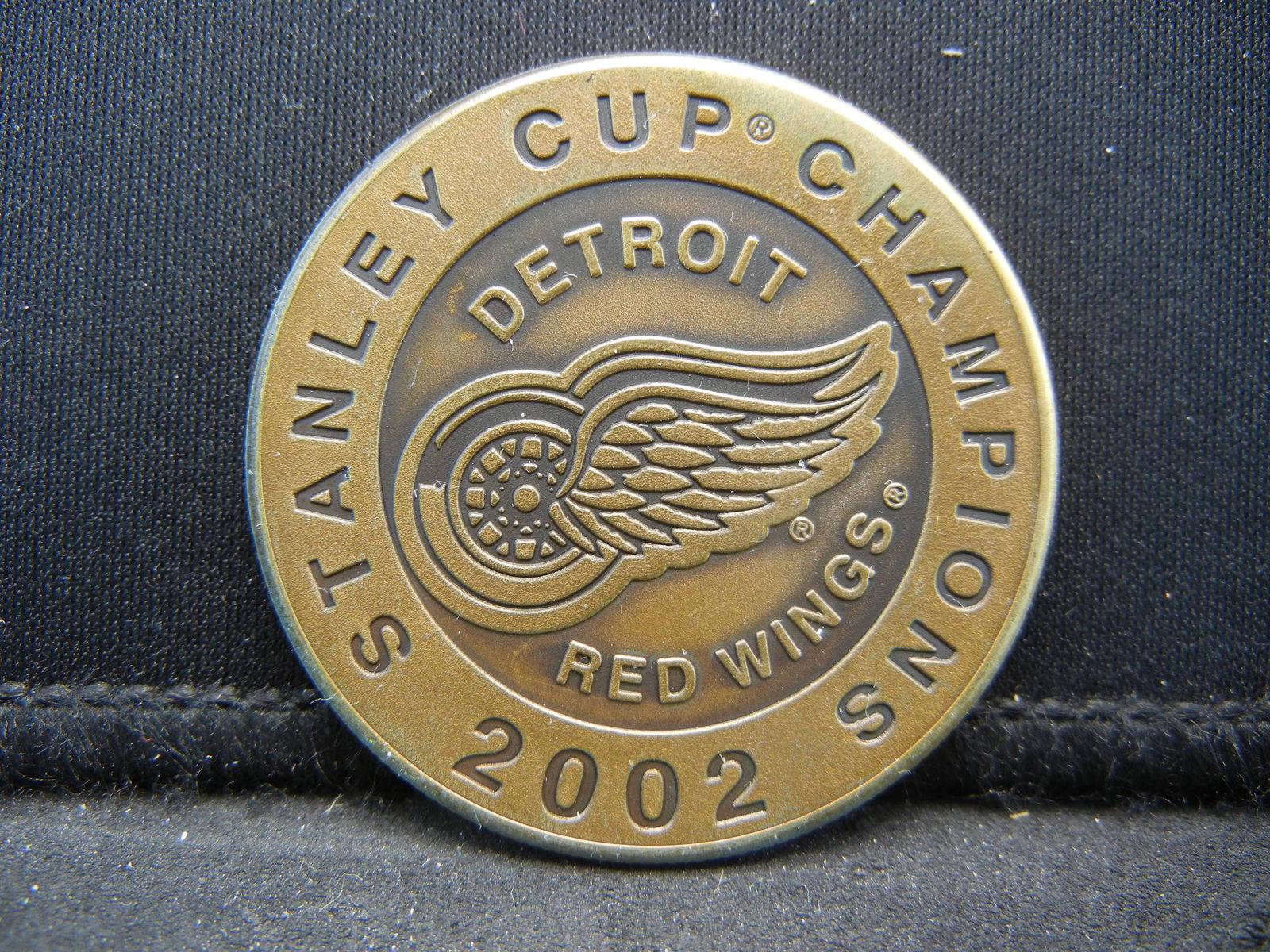 2002 Detroit Red Wings Stanley Cup Champions Medal.: 2002 Detroit Red Wings Stanley Cup Champions Medal.