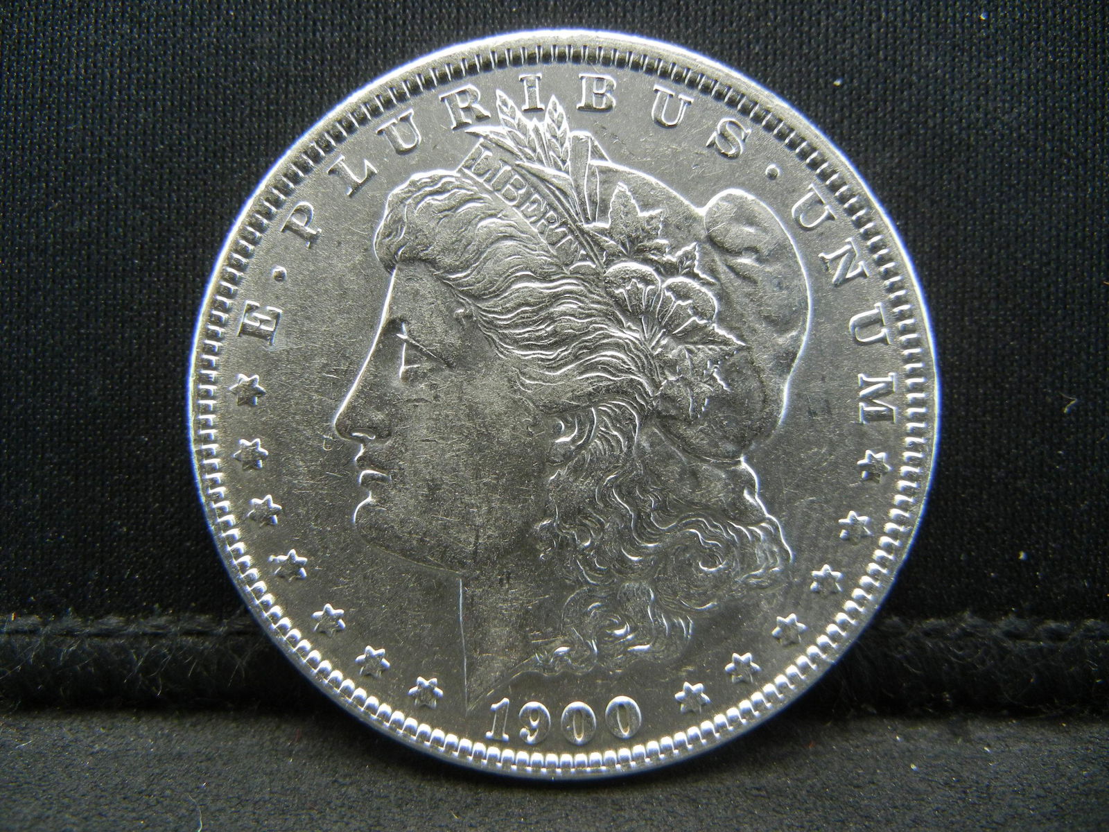 1900 Morgan Dollar Bu Nice (1 of 2)