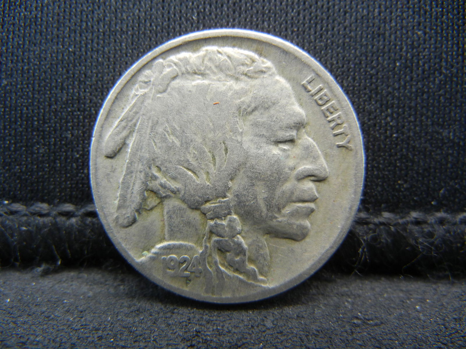 1924 Buffalo Nickel Very Fine Condition (1 of 2)