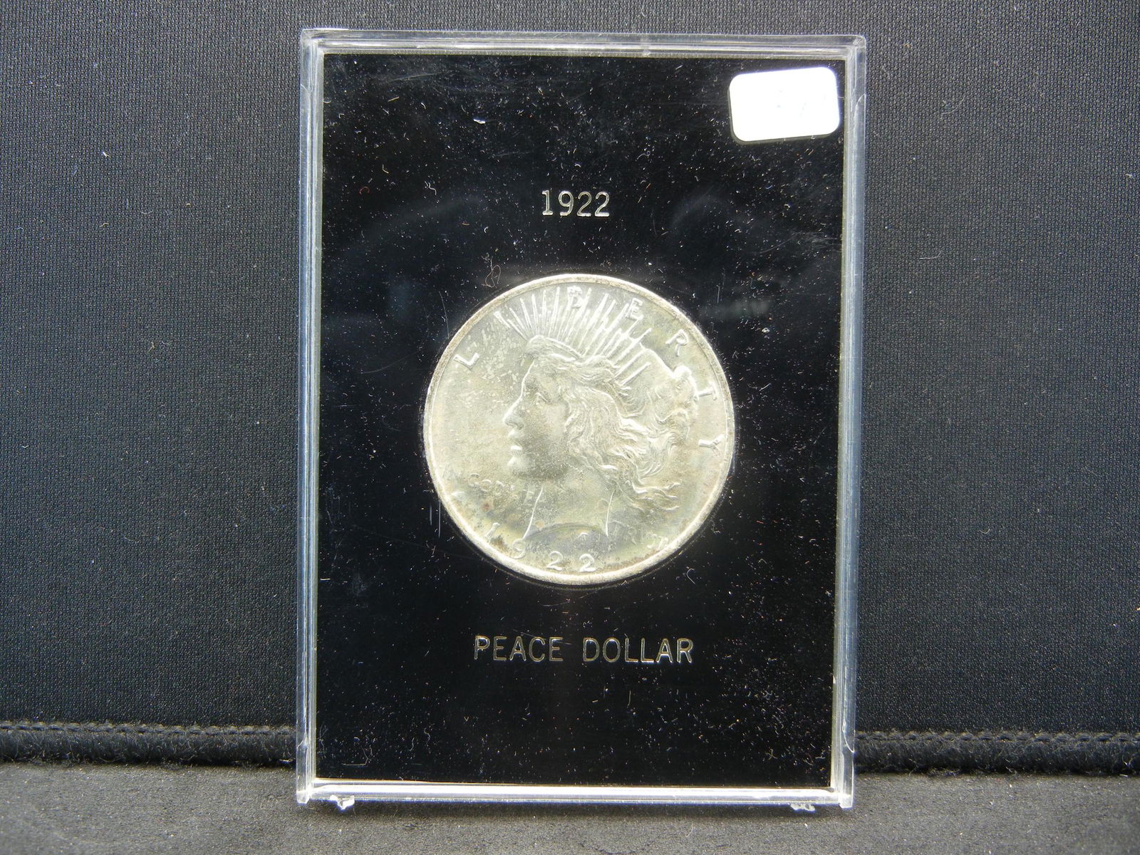 1922 Uncirculated Peace Silver Dollar. (1 of 4)