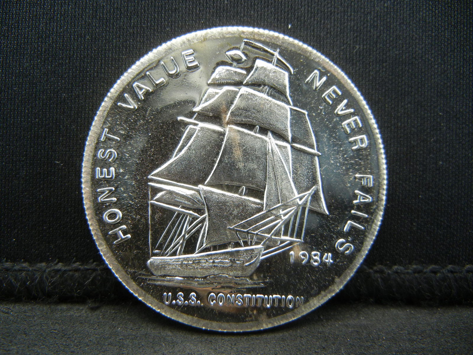 1986 Silver Round .999 Constitution Mint Honest Value (1 of 3)