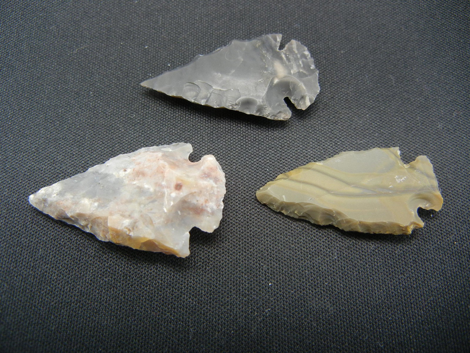 (3) ARROW-HEADS, AGE UNKOWN (1 of 3)