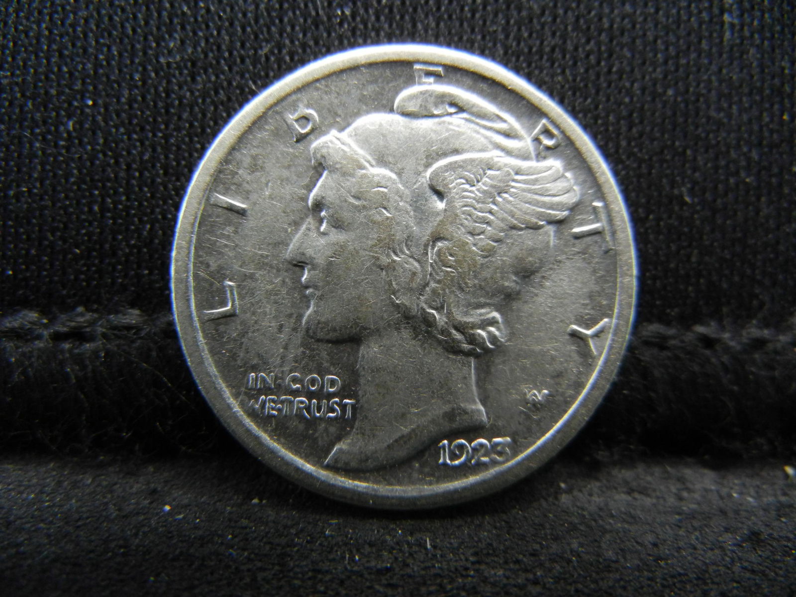 1923 S Mercury Dime AU Scarce in Higher Grades (1 of 2)