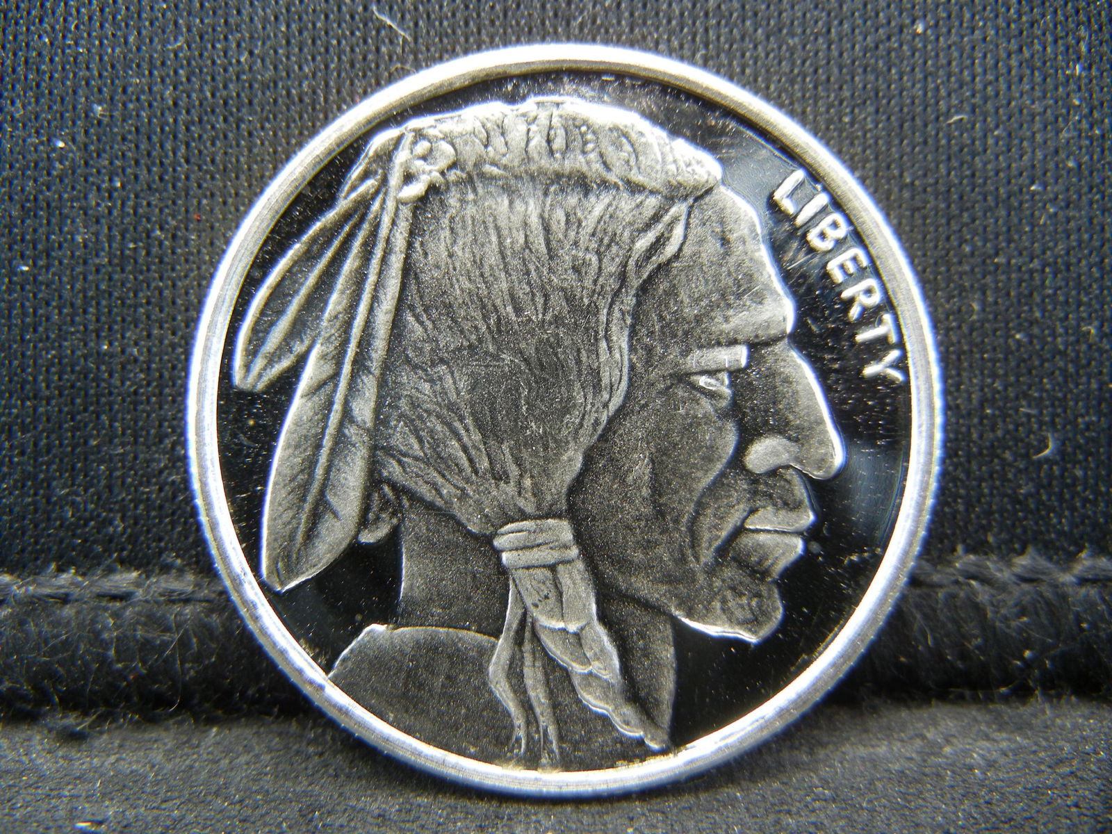 1/4 oz Silver round Buffalo (1 of 2)