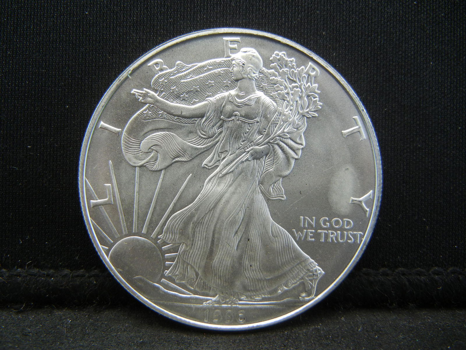 1996 United States 1 Oz. .999 Silver American Eagle (1 of 2)