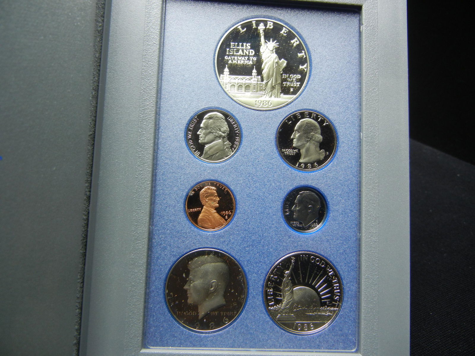1986 United States Statue of Liberty 7 Coin Prestige: 1986 United States Statue of Liberty 7 Coin Prestige Proof Set w/ Original Packaging