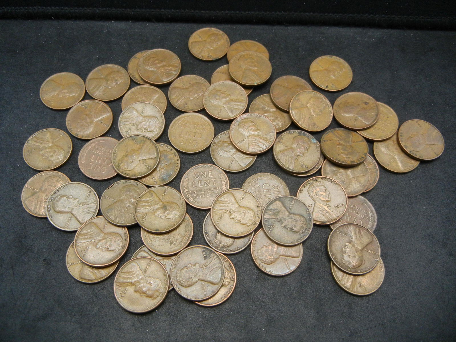Lot of Lincoln Wheat Cents, Mostly 30's and 40's (1 of 3)