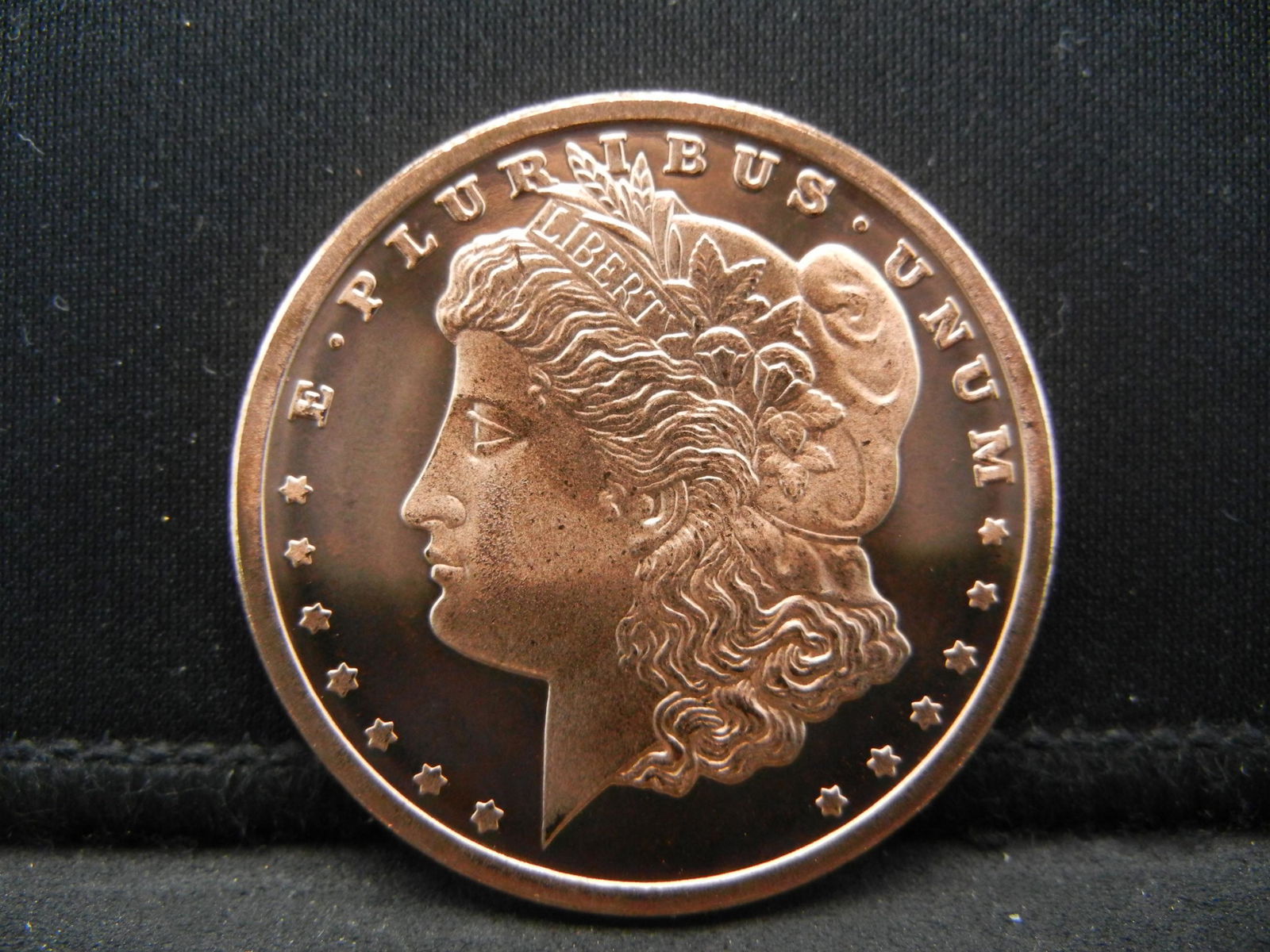 2011 One Ounce .999 Fine Copper Round Morgan Design (1 of 2)