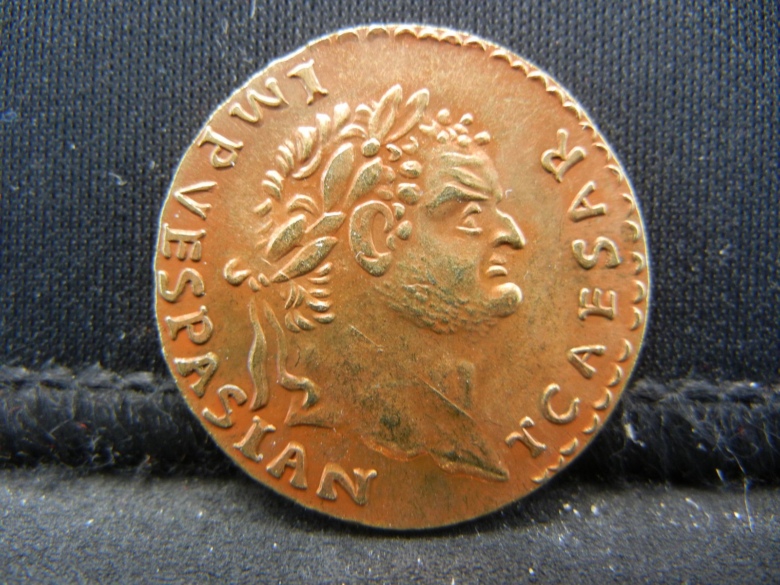 069-079 AD ROMAN COIN (1 of 2)