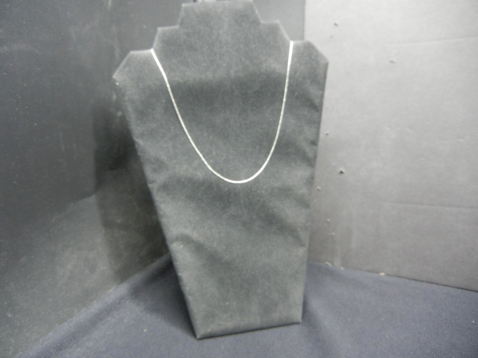 SILVER (STAMPED .925), CHAIN: SILVER (STAMPED .925), CHAIN