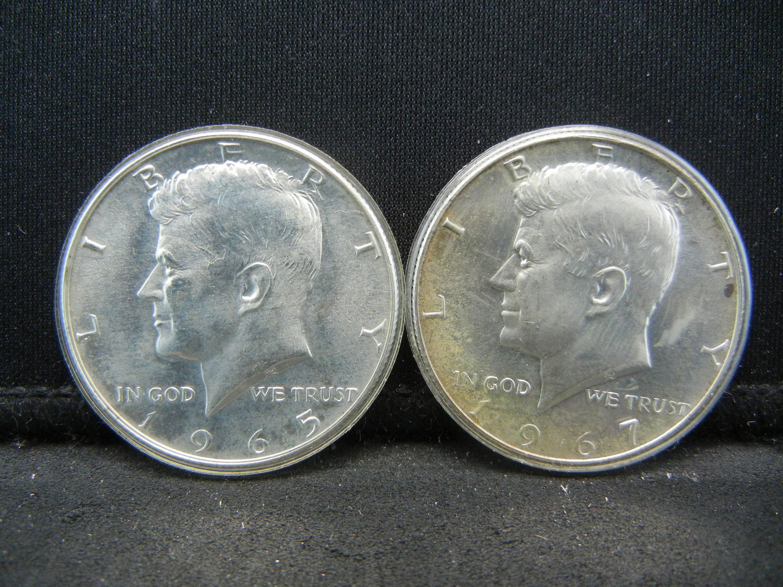 1965 and 1967 Special Mint Set Kennedy Halves. (1 of 2)