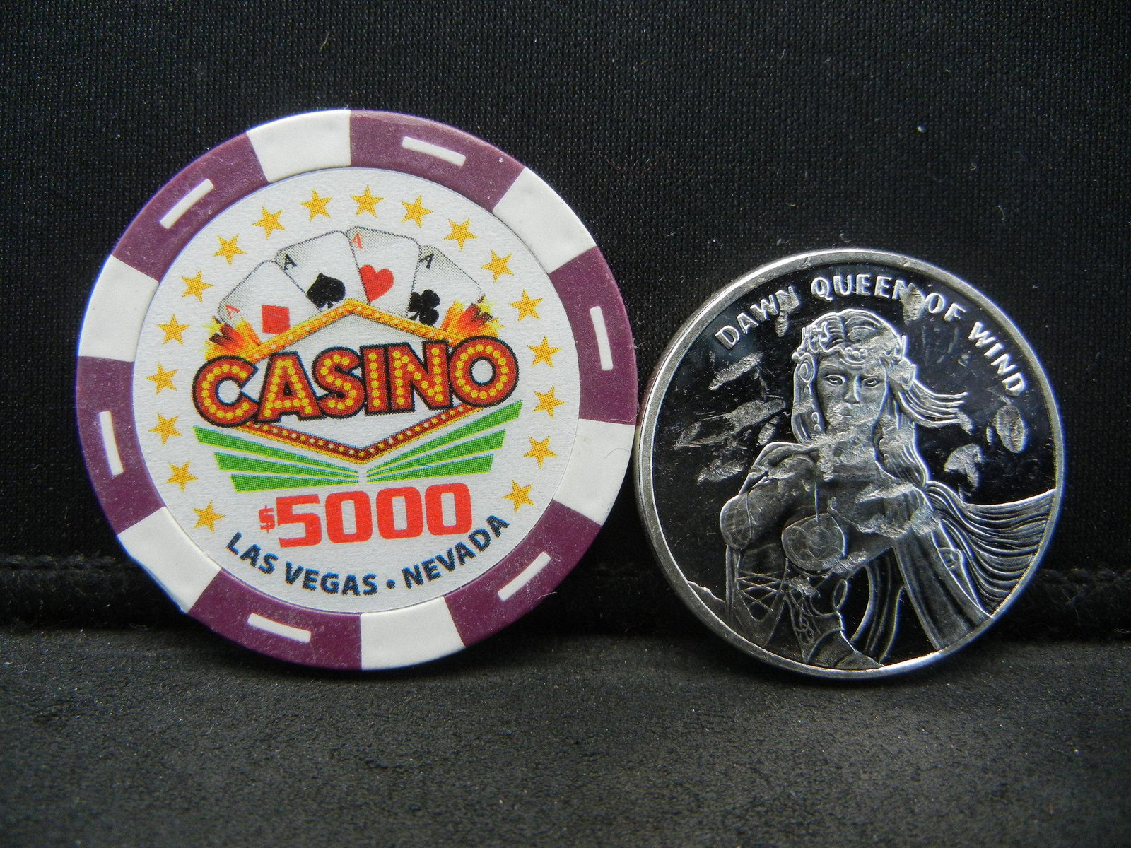 2-CASINO COINS (4 QUEENS .72 OZ & $5,000 LAS VEGAS: 2-CASINO COINS (4 QUEENS .72 OZ & $5,000 LAS VEGAS CHIP)