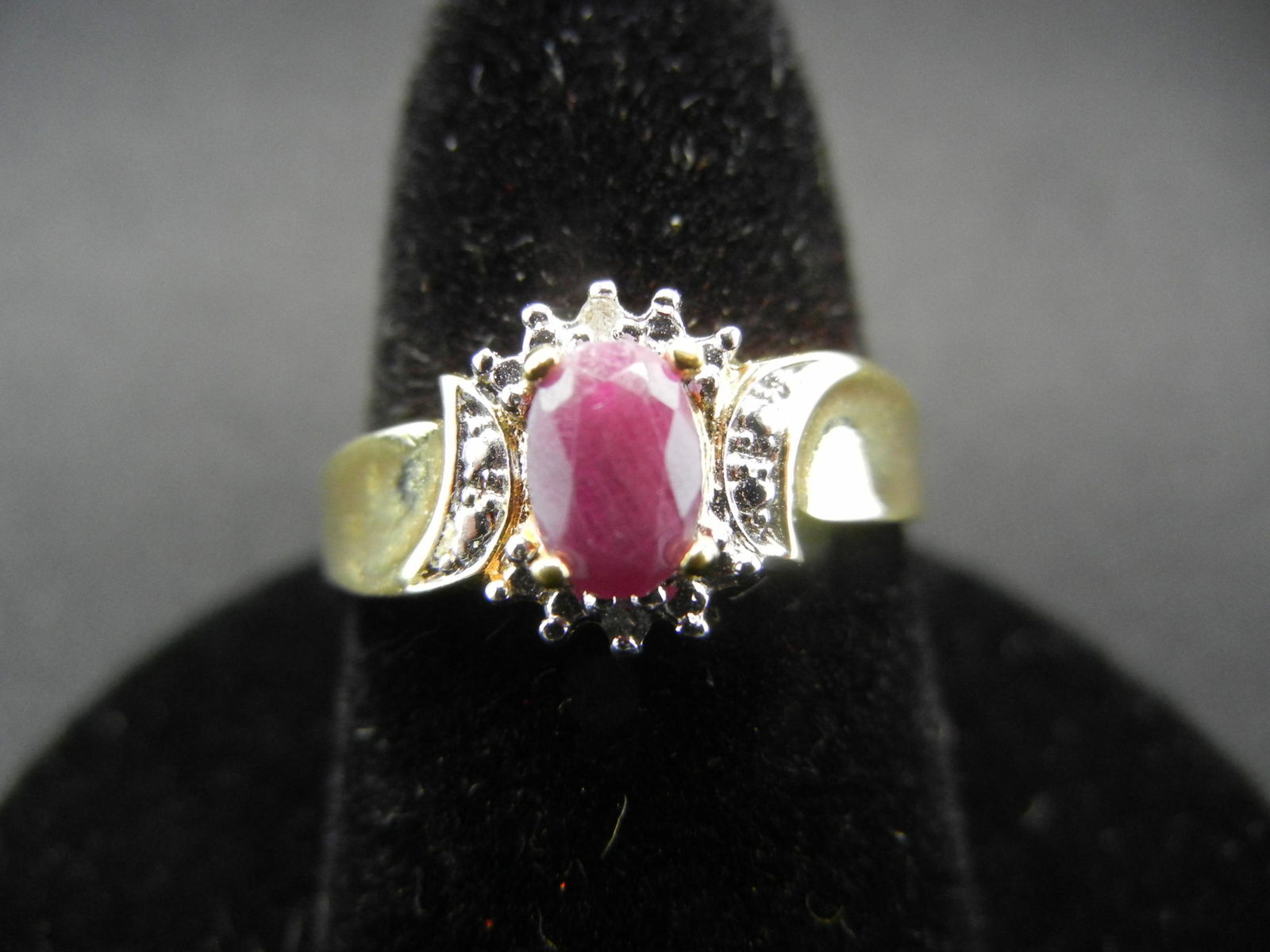 WOMAN'S RED RUBY RING (SIZE 7), FASHION JEWELRY, (1 of 3)