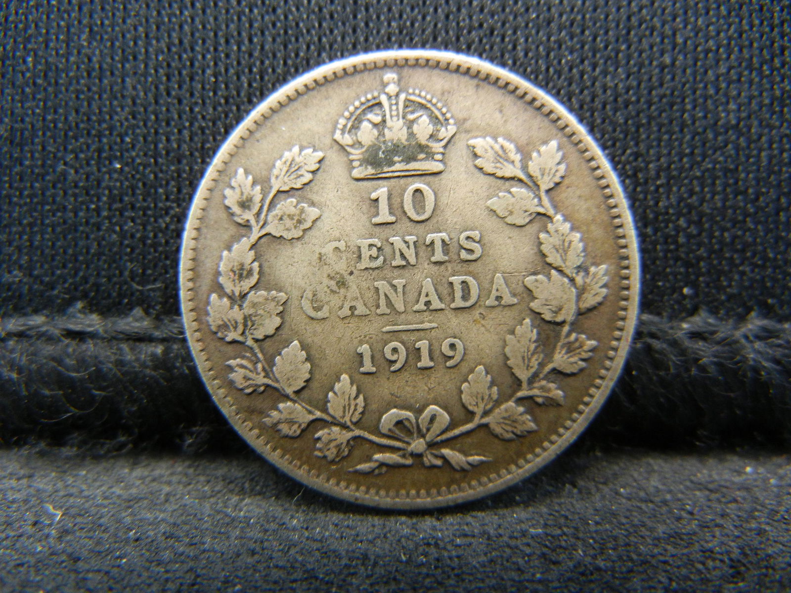 1919 Canada 10 Cents 92.5% Sterling Silver Coin.  Coin (1 of 2)