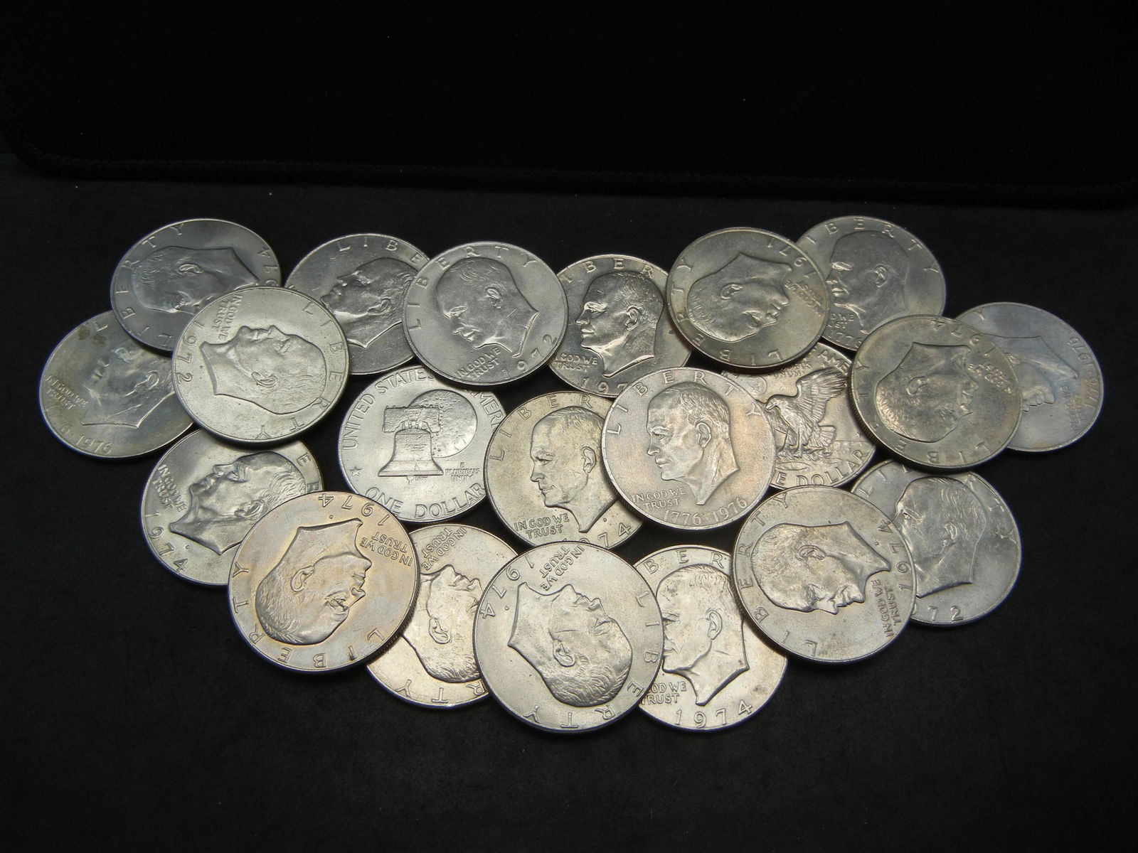 (20) Ike Dollars Some Higher Grade Coins Noted (1 of 4)