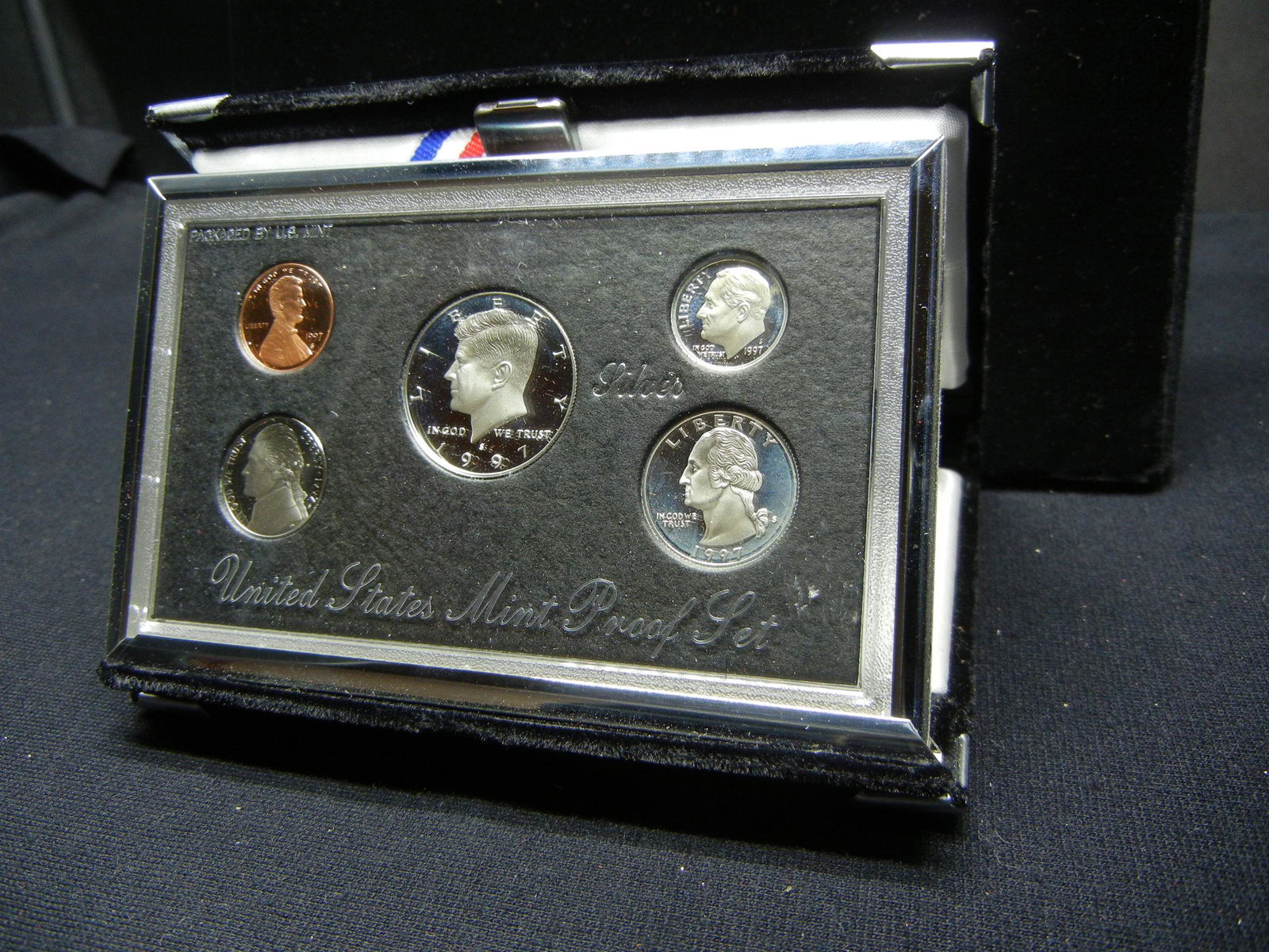 1997 S Silver Premier set. Plush box (1 of 3)