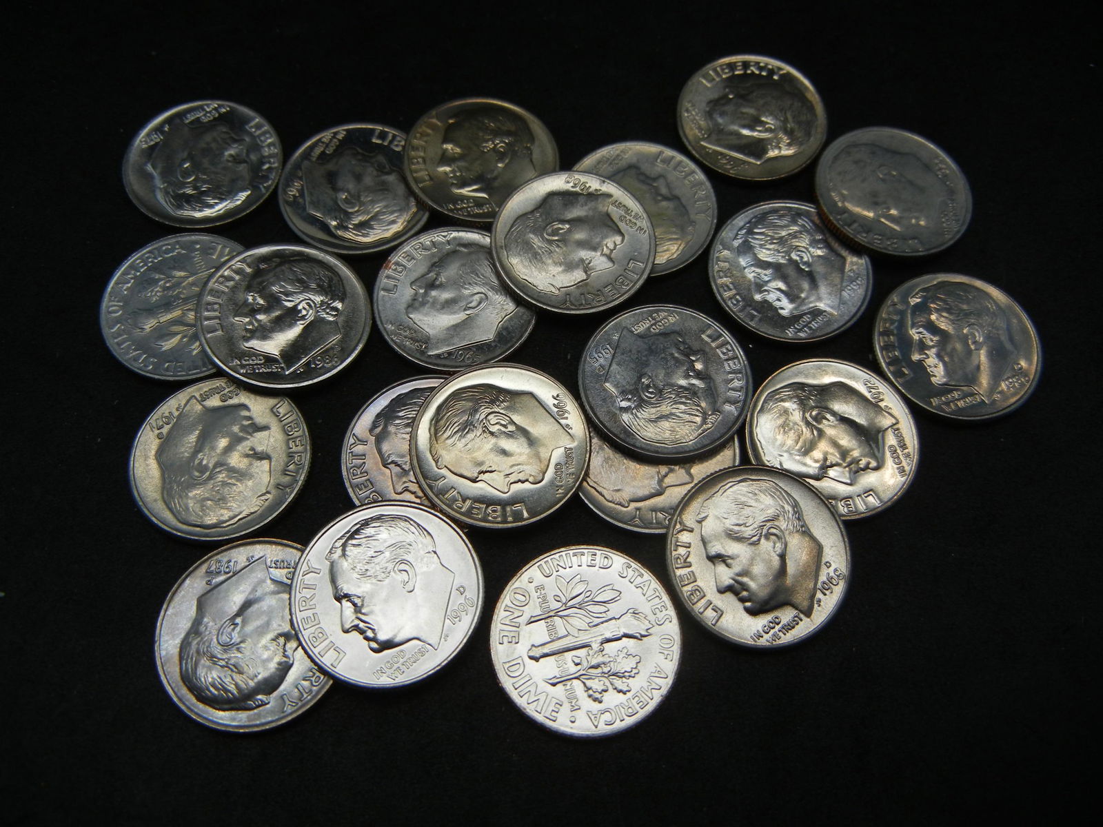 (22) Gem BU Roosevelt Dimes Mixed Dates (1 of 4)