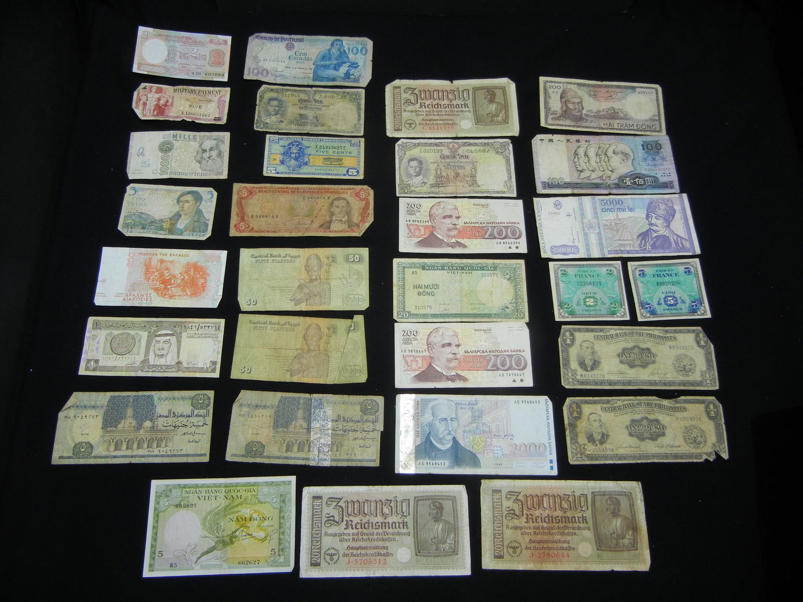 30 pieces Vintage Foreign currency (1 of 12)