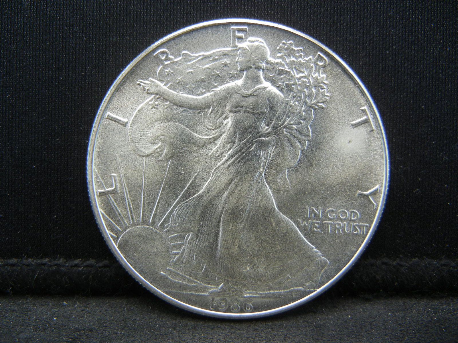 1986 United States 1 Troy Oz. .999 Silver American: 1986 United States 1 Troy Oz. .999 Silver American Eagle