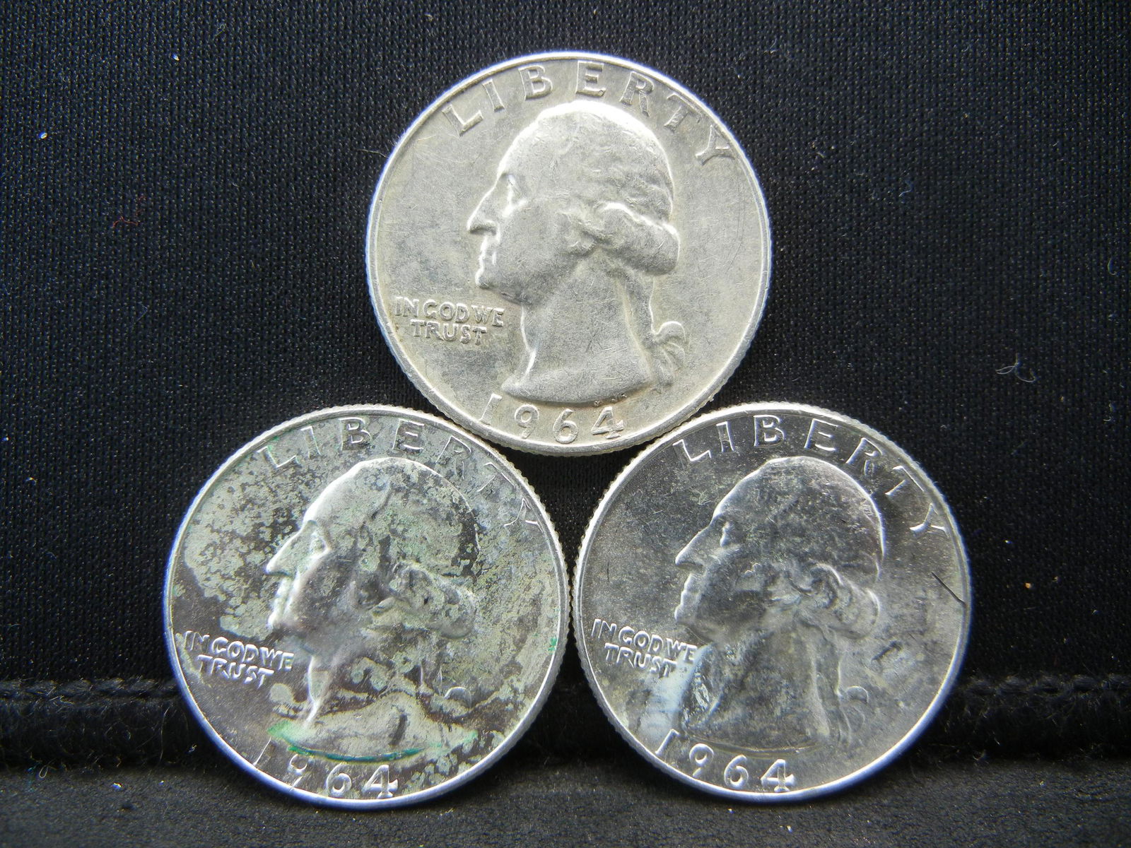 (3) 1964 SILVER (90%) BU QUARTERS (1 of 2)